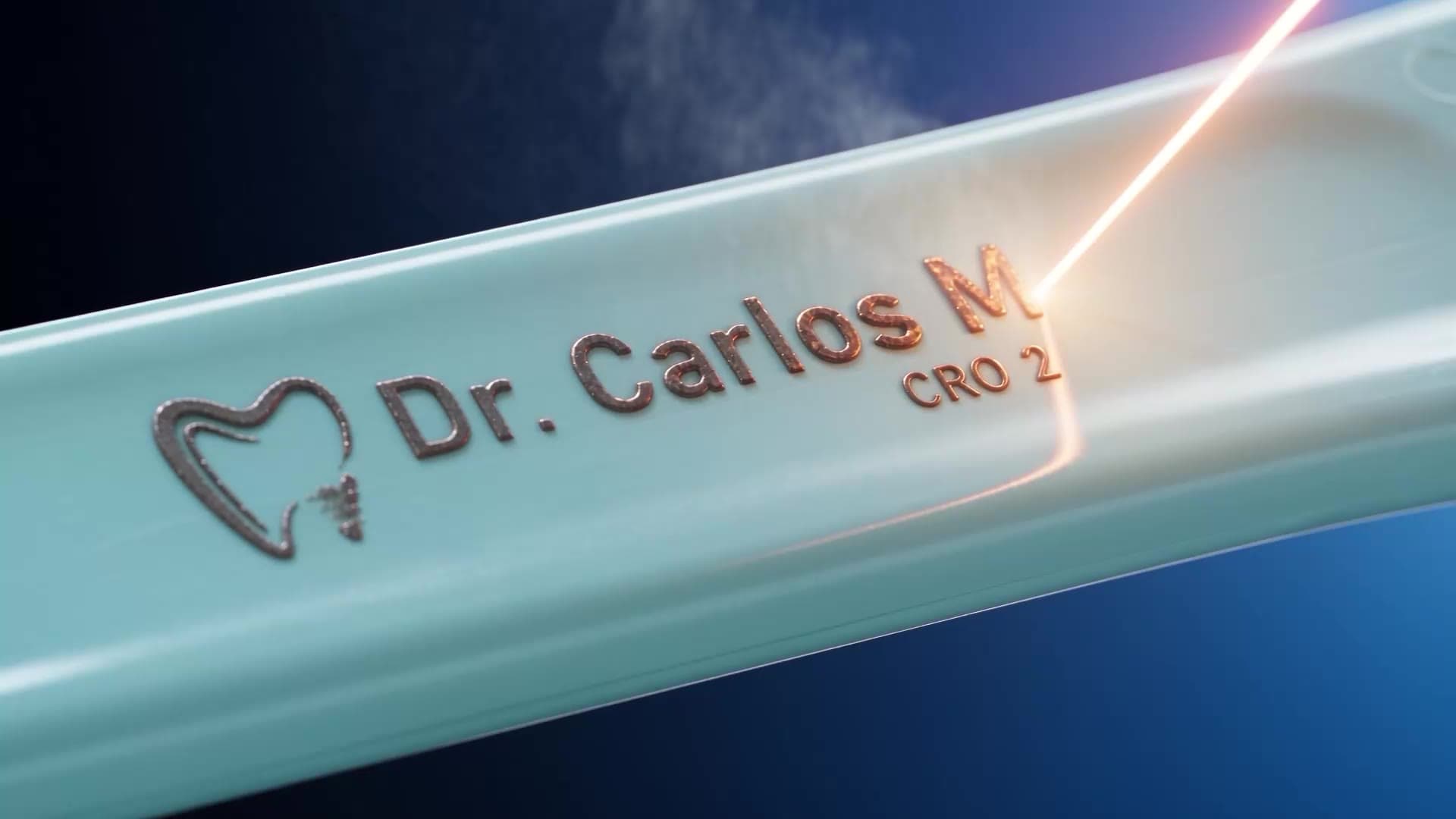Cabo do ADDS TonClean com o nome de um dentista gravado a laser