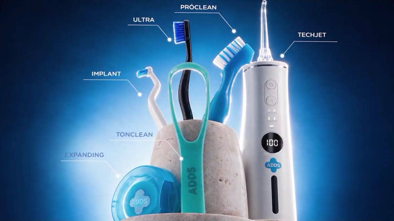 Filme de 20 anos da ADDS Brasil: o logo em relevo, o marco dos 20 anos e a linha de produtos ADDS Implant, TonClean, Expanding, Ultra e TechJet.